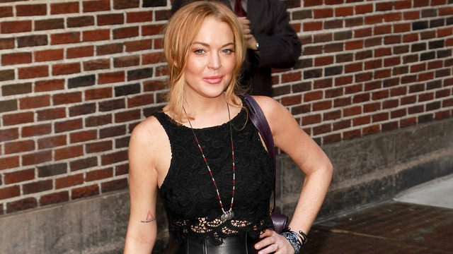 Lindsay Lohan flat broke in bar